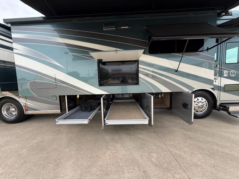 Tiffin Motorhomes Allegro Bus  2018