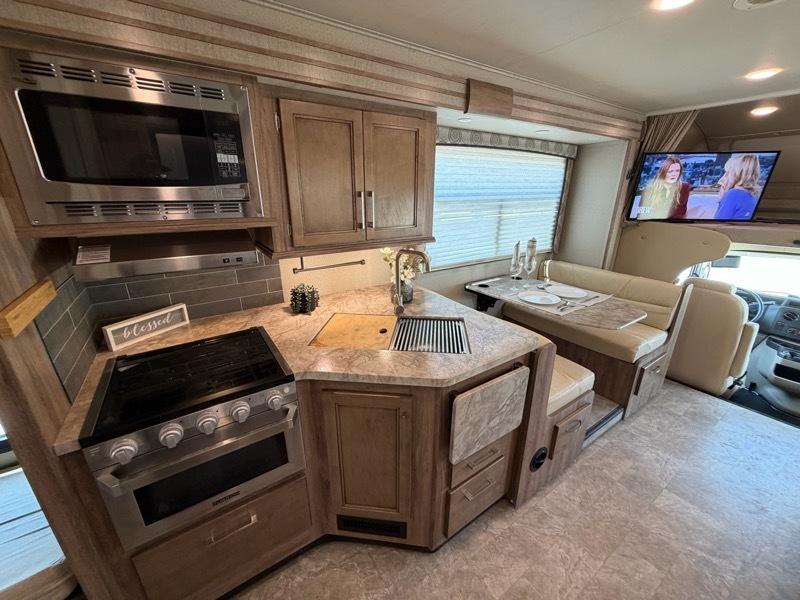 Entegra Coach Odyssey  2020