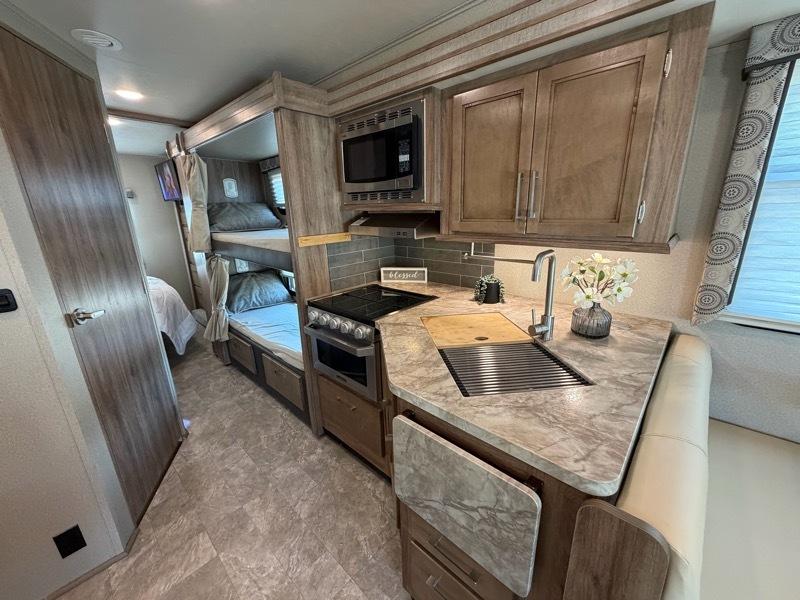 Entegra Coach Odyssey  2020