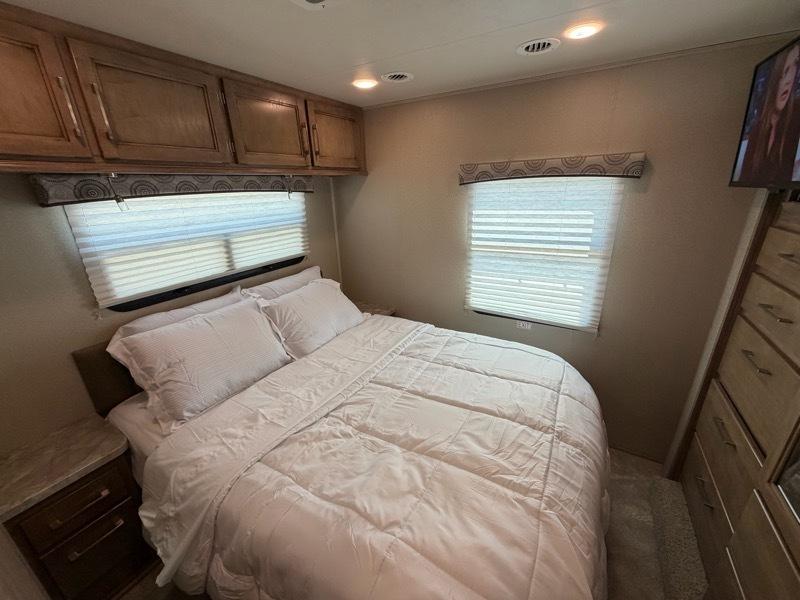 Entegra Coach Odyssey  2020