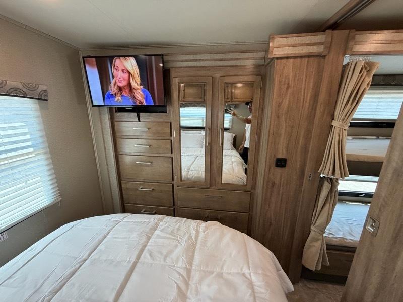 Entegra Coach Odyssey  2020