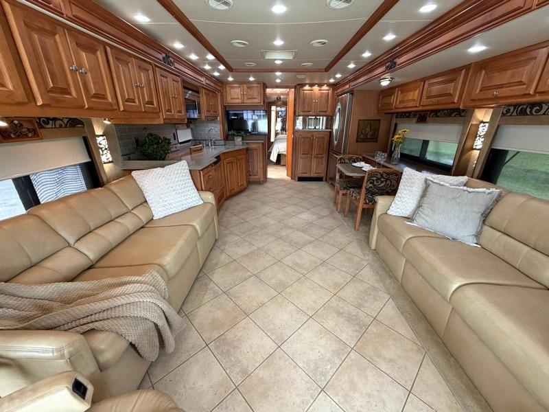 Tiffin Motorhomes Phaeton  2011