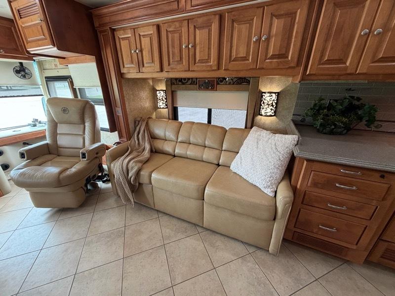 Tiffin Motorhomes Phaeton  2011