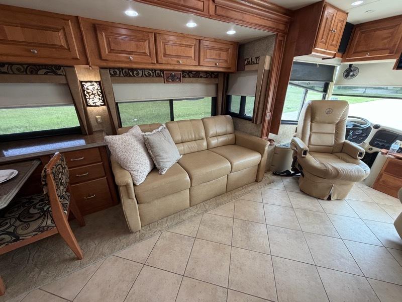 Tiffin Motorhomes Phaeton  2011