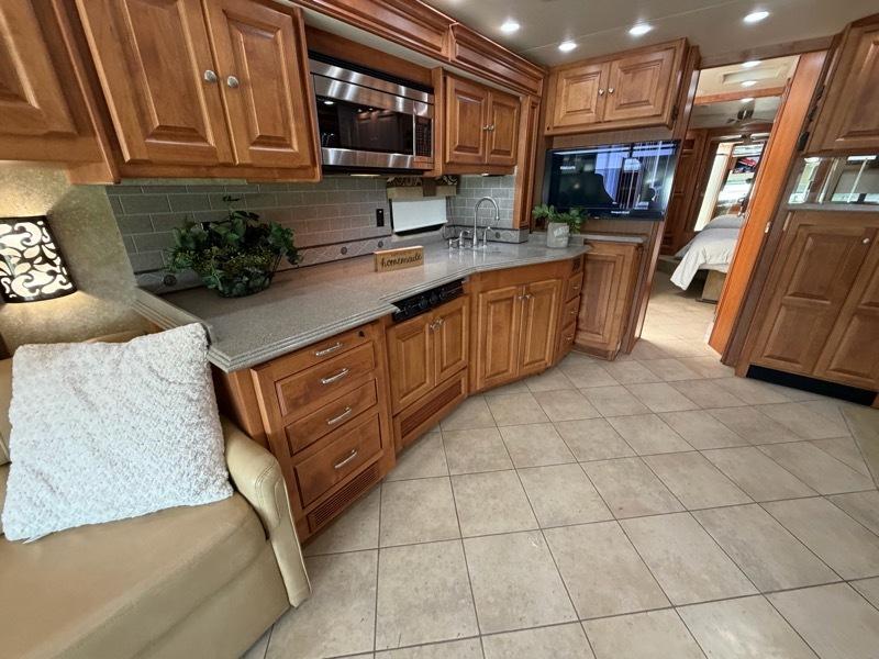 Tiffin Motorhomes Phaeton  2011