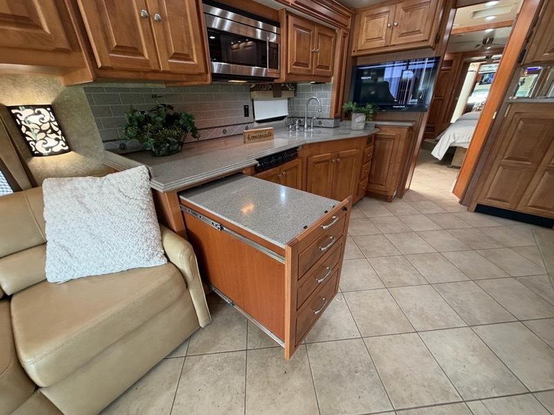 Tiffin Motorhomes Phaeton  2011