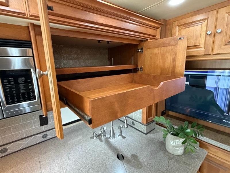 Tiffin Motorhomes Phaeton  2011