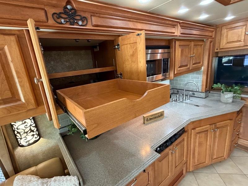 Tiffin Motorhomes Phaeton  2011