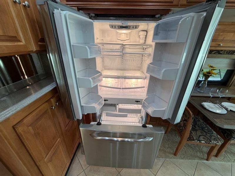 Tiffin Motorhomes Phaeton  2011