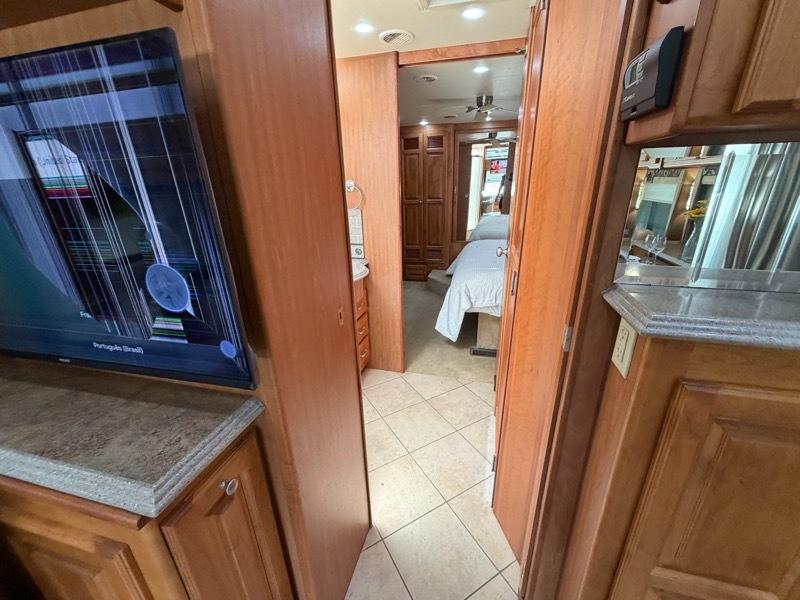 Tiffin Motorhomes Phaeton  2011