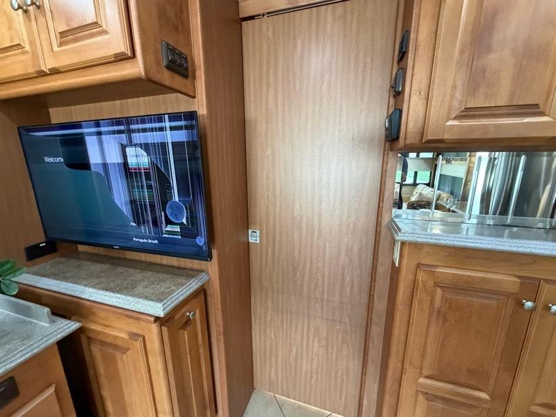 Tiffin Motorhomes Phaeton  2011