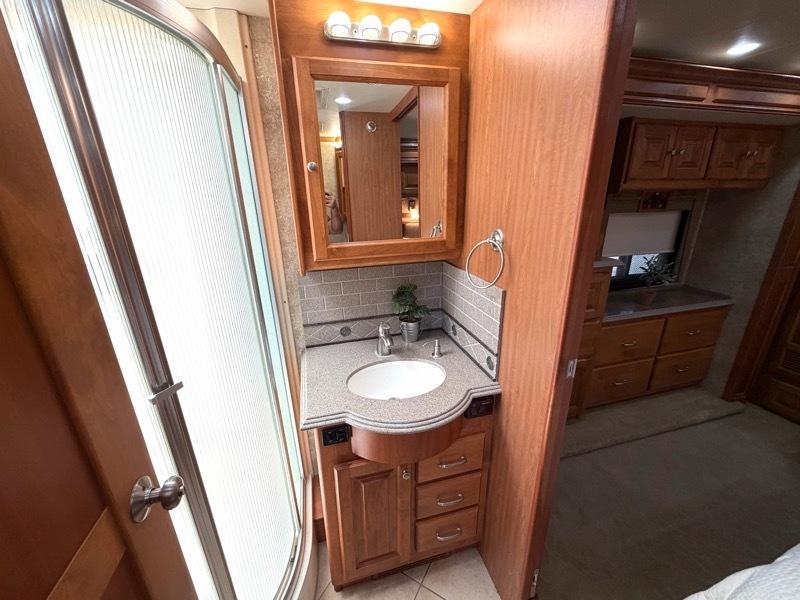 Tiffin Motorhomes Phaeton  2011