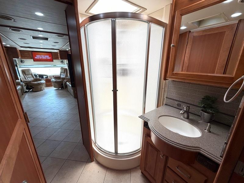 Tiffin Motorhomes Phaeton  2011