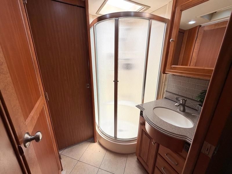 Tiffin Motorhomes Phaeton  2011
