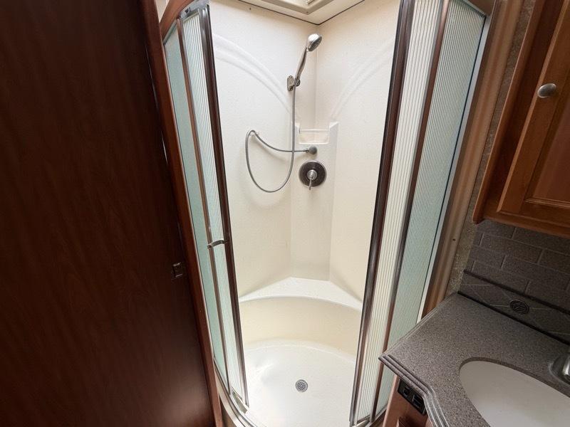 Tiffin Motorhomes Phaeton  2011
