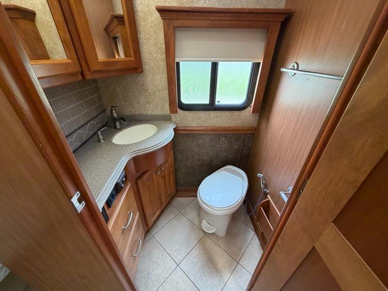 Tiffin Motorhomes Phaeton  2011