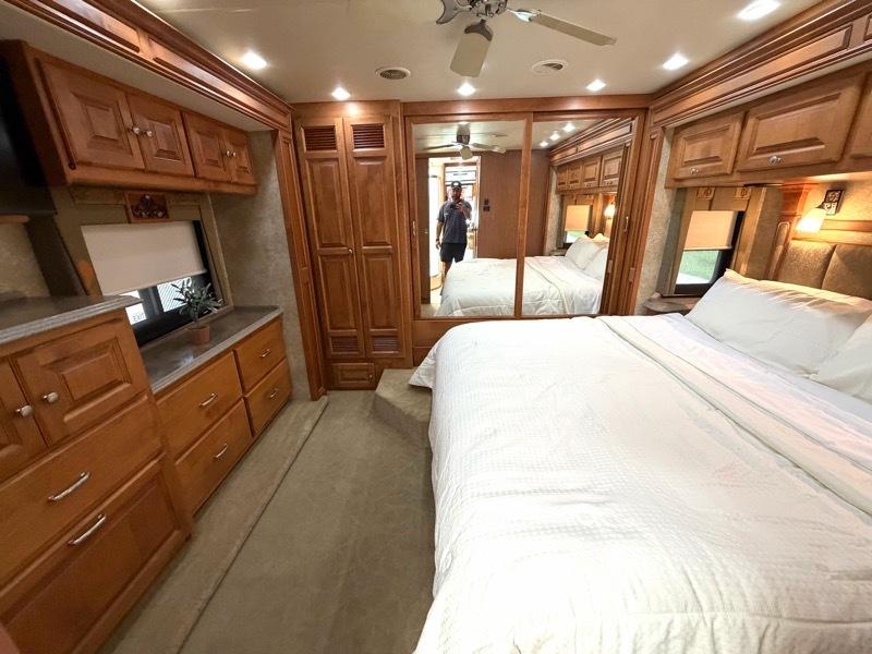 Tiffin Motorhomes Phaeton  2011