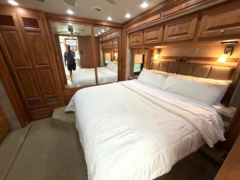 Tiffin Motorhomes Phaeton  2011
