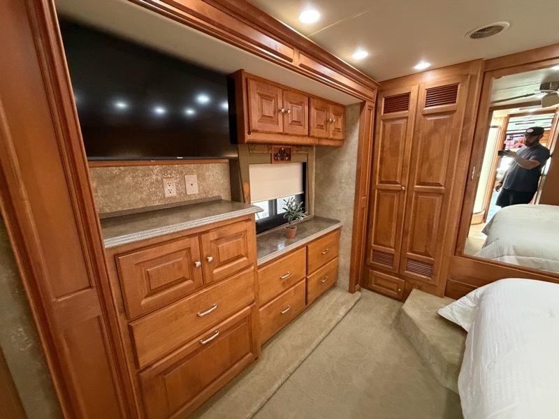Tiffin Motorhomes Phaeton  2011
