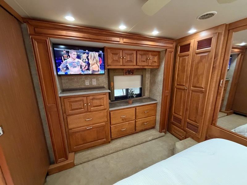 Tiffin Motorhomes Phaeton  2011
