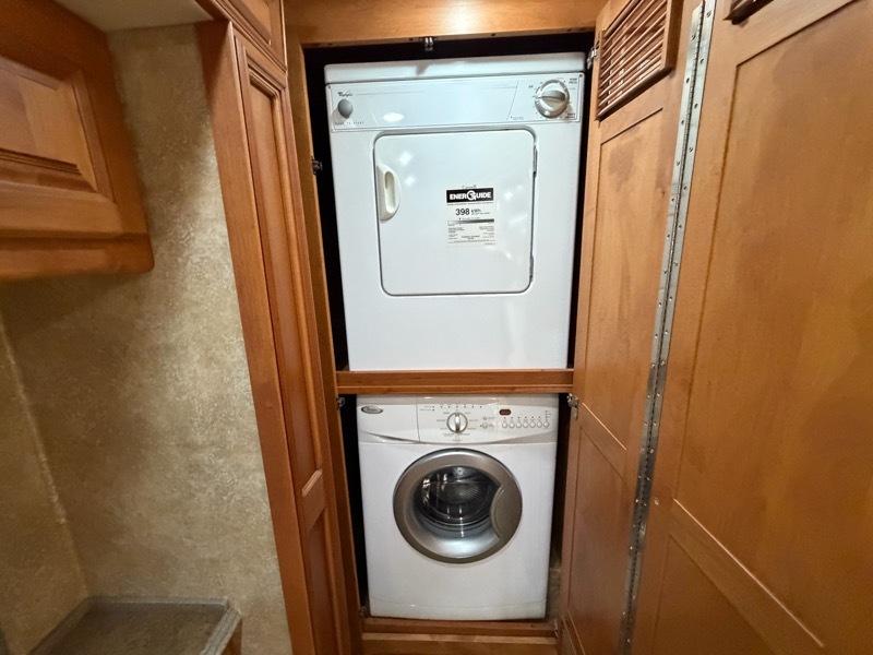 Tiffin Motorhomes Phaeton  2011
