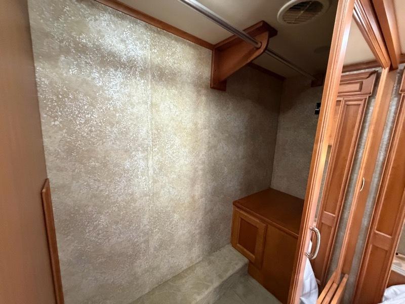 Tiffin Motorhomes Phaeton  2011