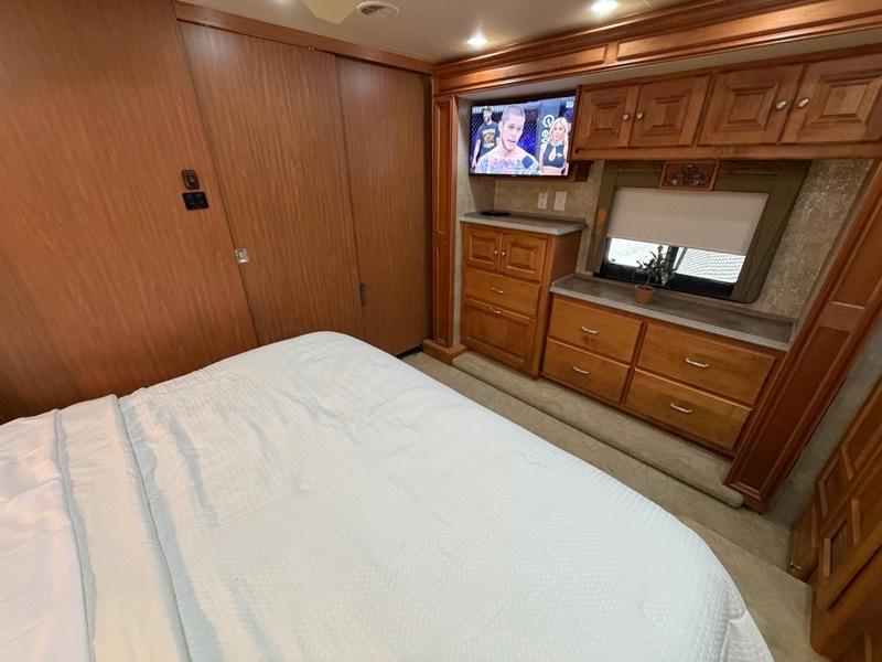 Tiffin Motorhomes Phaeton  2011
