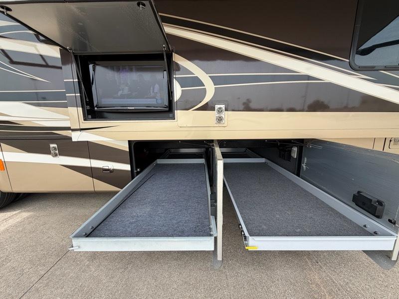 Tiffin Motorhomes Phaeton  2011