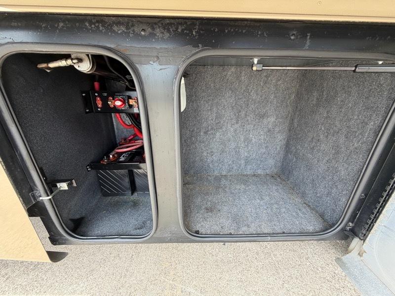 Tiffin Motorhomes Phaeton  2011