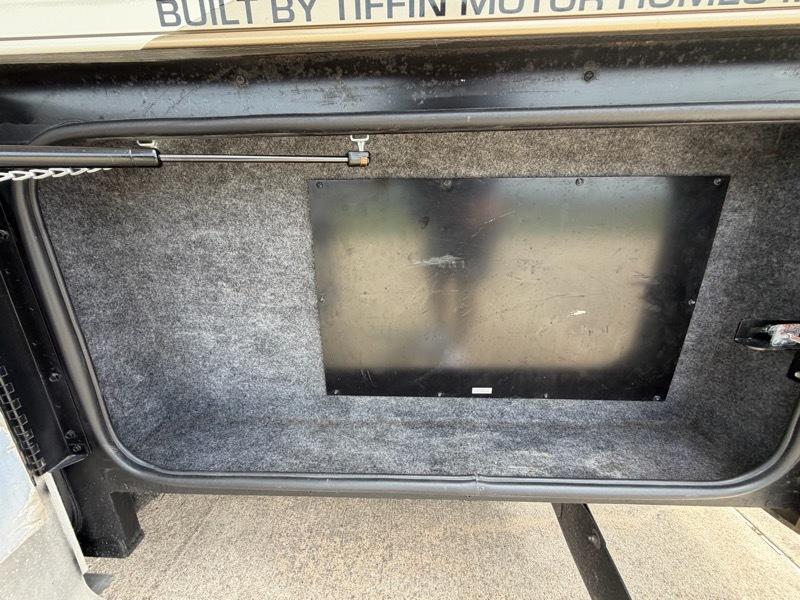 Tiffin Motorhomes Phaeton  2011