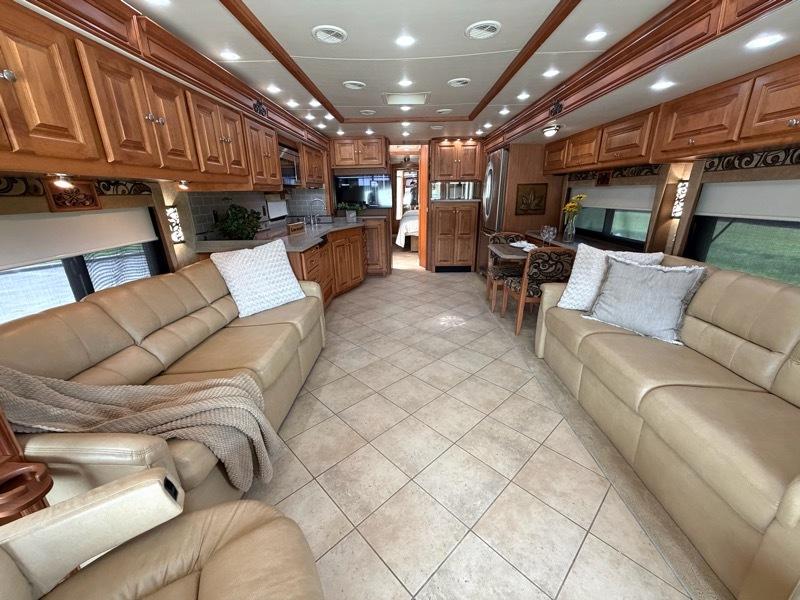 Tiffin Motorhomes Phaeton  2011