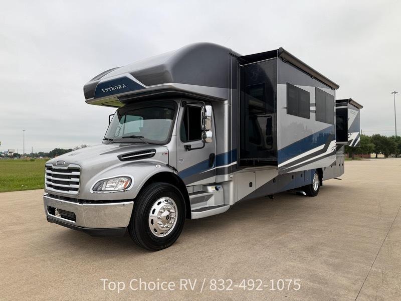 Entegra Coach Accolade  2025