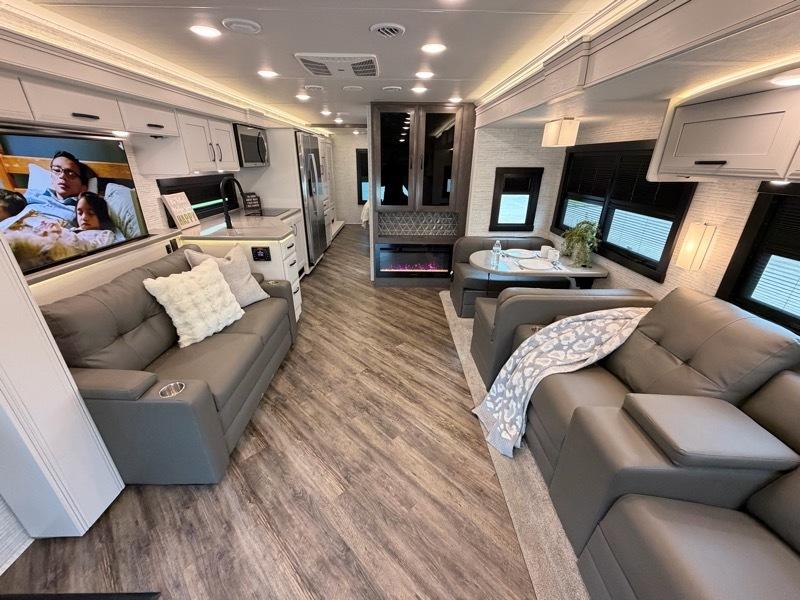Entegra Coach Accolade  2025