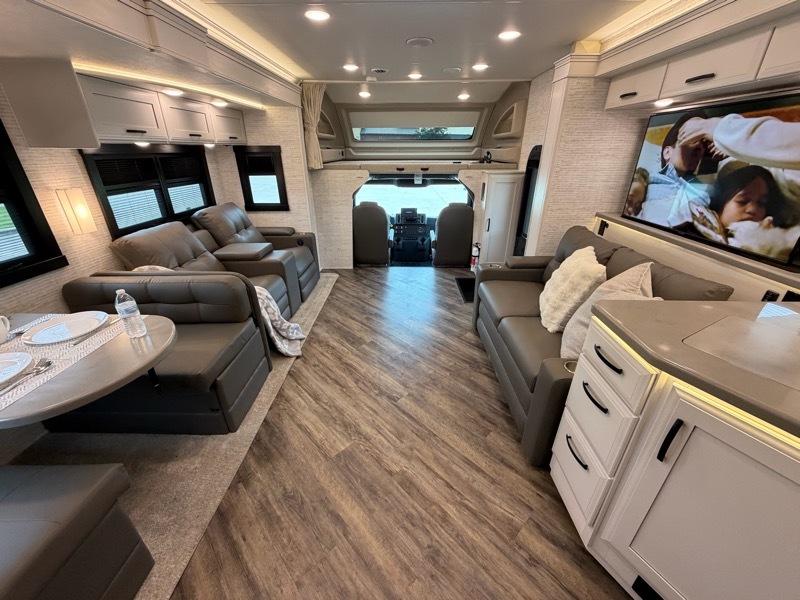 Entegra Coach Accolade  2025