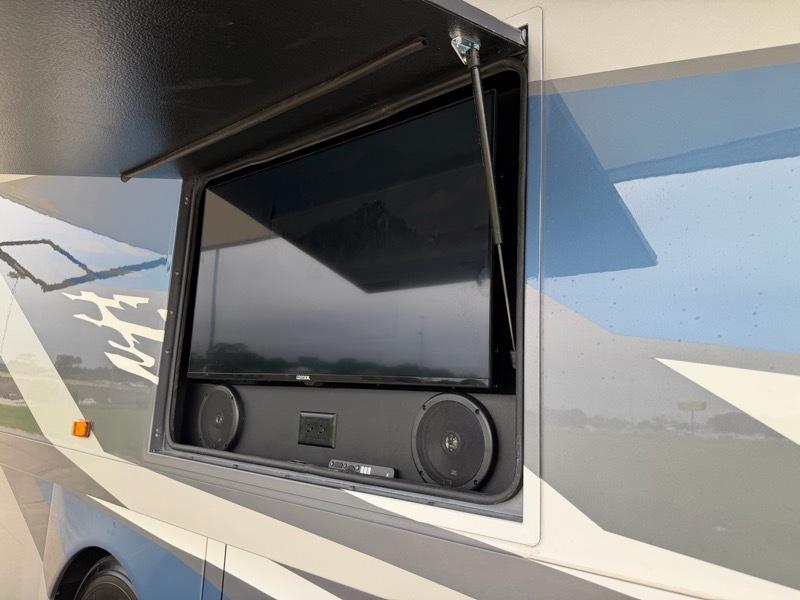 Entegra Coach Accolade  2025