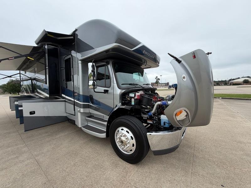 Entegra Coach Accolade  2025