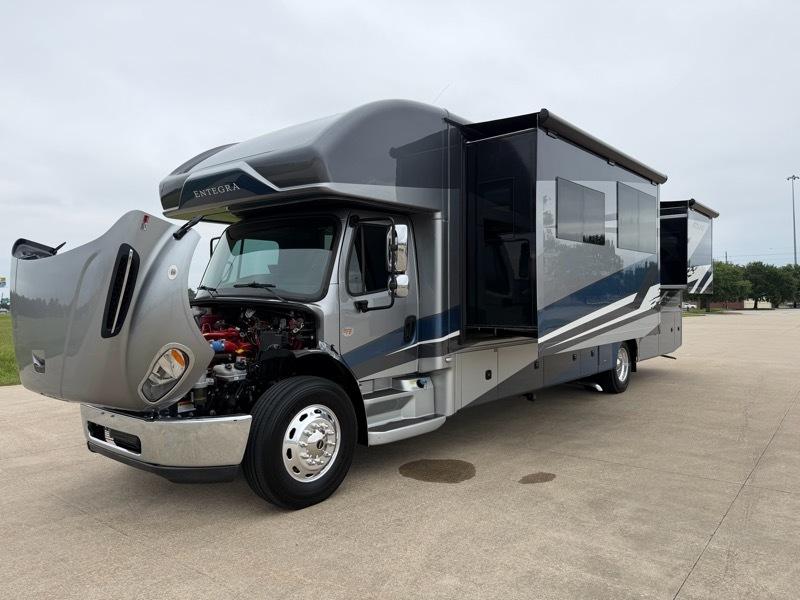 Entegra Coach Accolade  2025