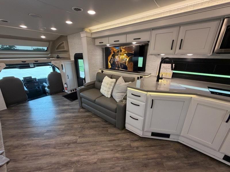 Entegra Coach Accolade  2025