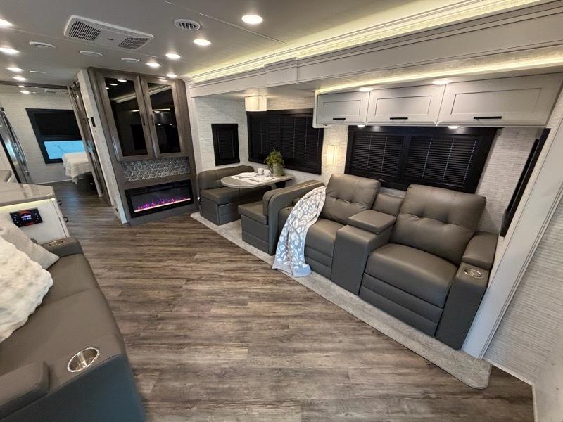 Entegra Coach Accolade  2025
