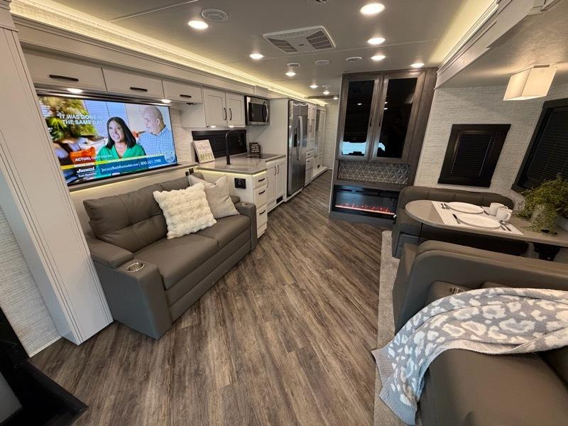 Entegra Coach Accolade  2025