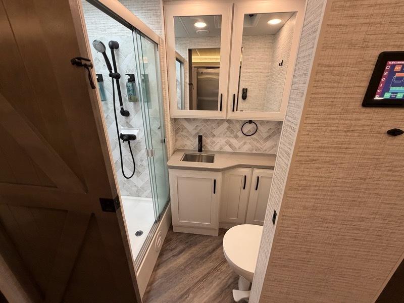 Entegra Coach Accolade  2025
