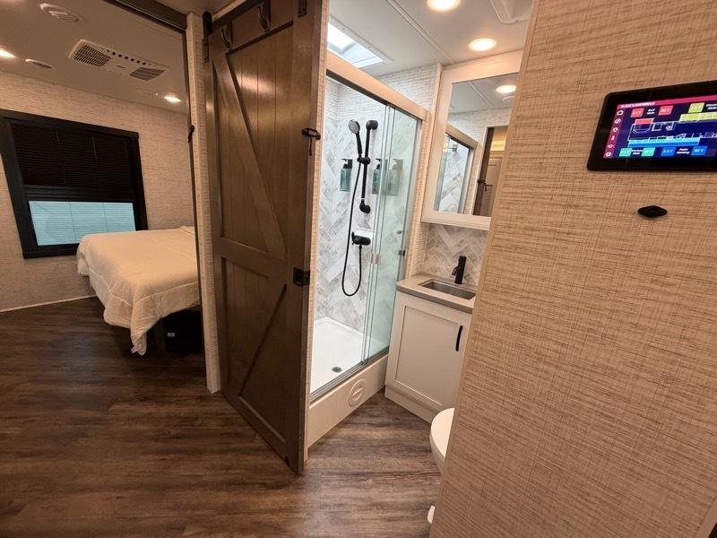 Entegra Coach Accolade  2025