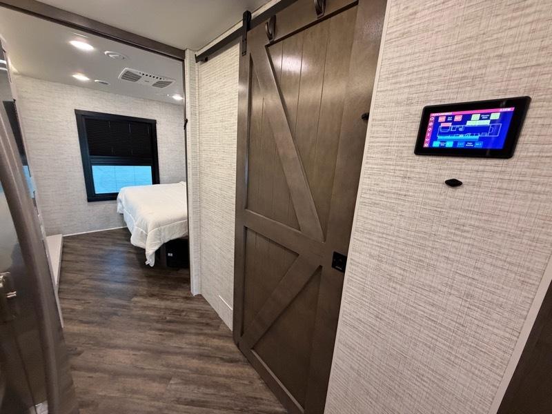 Entegra Coach Accolade  2025