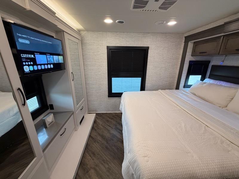 Entegra Coach Accolade  2025