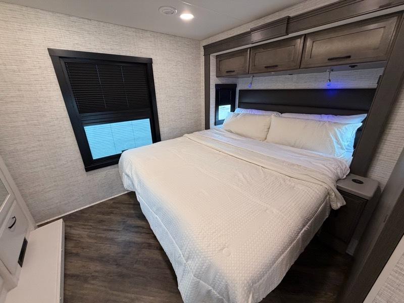 Entegra Coach Accolade  2025