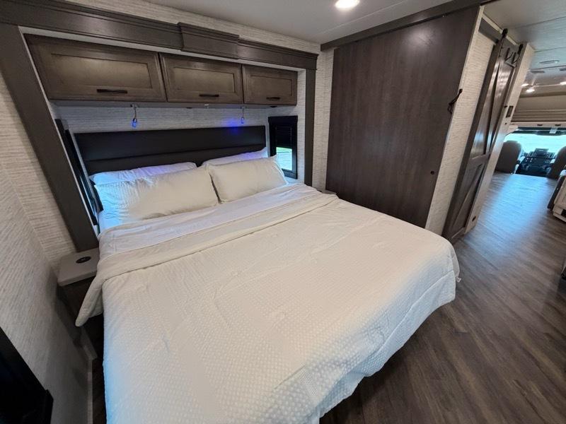 Entegra Coach Accolade  2025