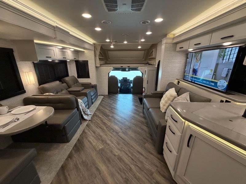 Entegra Coach Accolade  2025