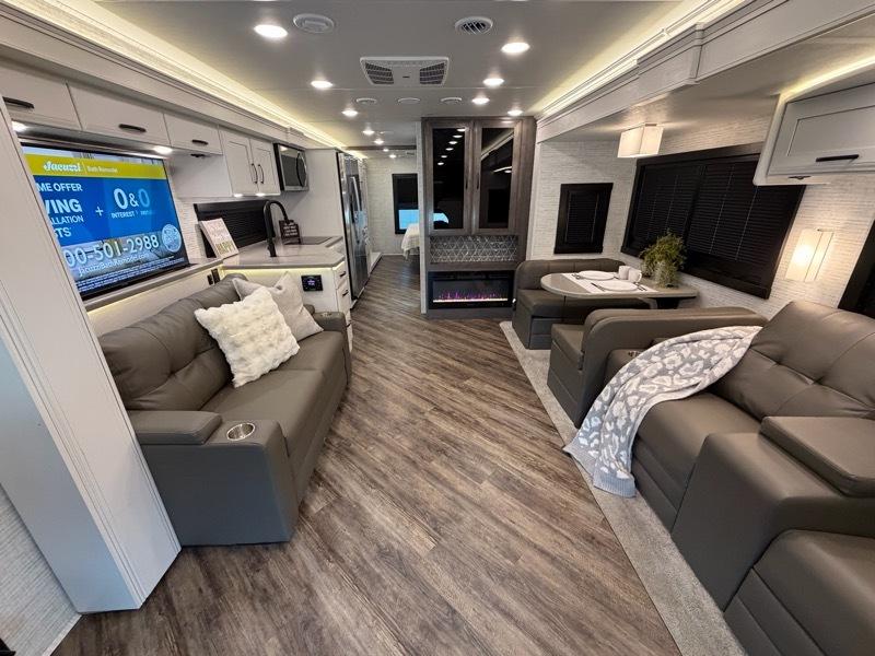Entegra Coach Accolade  2025