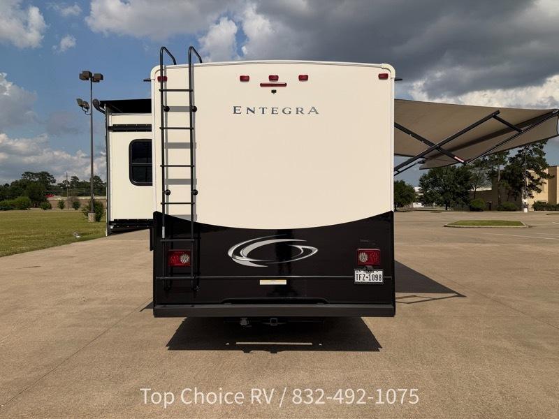 Entegra Coach Odyssey  2021