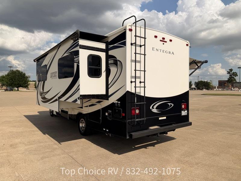 Entegra Coach Odyssey  2021